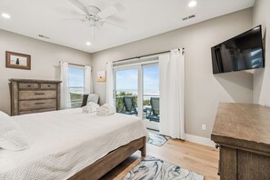 5 bedrooms, iron/ironing board, WiFi, bed sheets - BeachZilla! Oceanfront Pet Friendly! Screen Porch with Dining Area (Folly Beach)