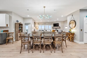 Dining - BeachZilla! Oceanfront Pet Friendly! Screen Porch with Dining Area (Folly Beach)