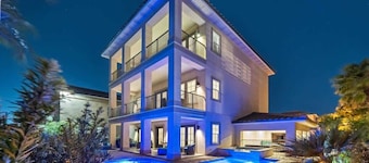 Villa Destiny | Private Pool | 2 PM Check In!! | Free Golf Cart | New Custom Bunk Room! | Clubhouse Amenities! Pickleball, Gym & Hot Tub!