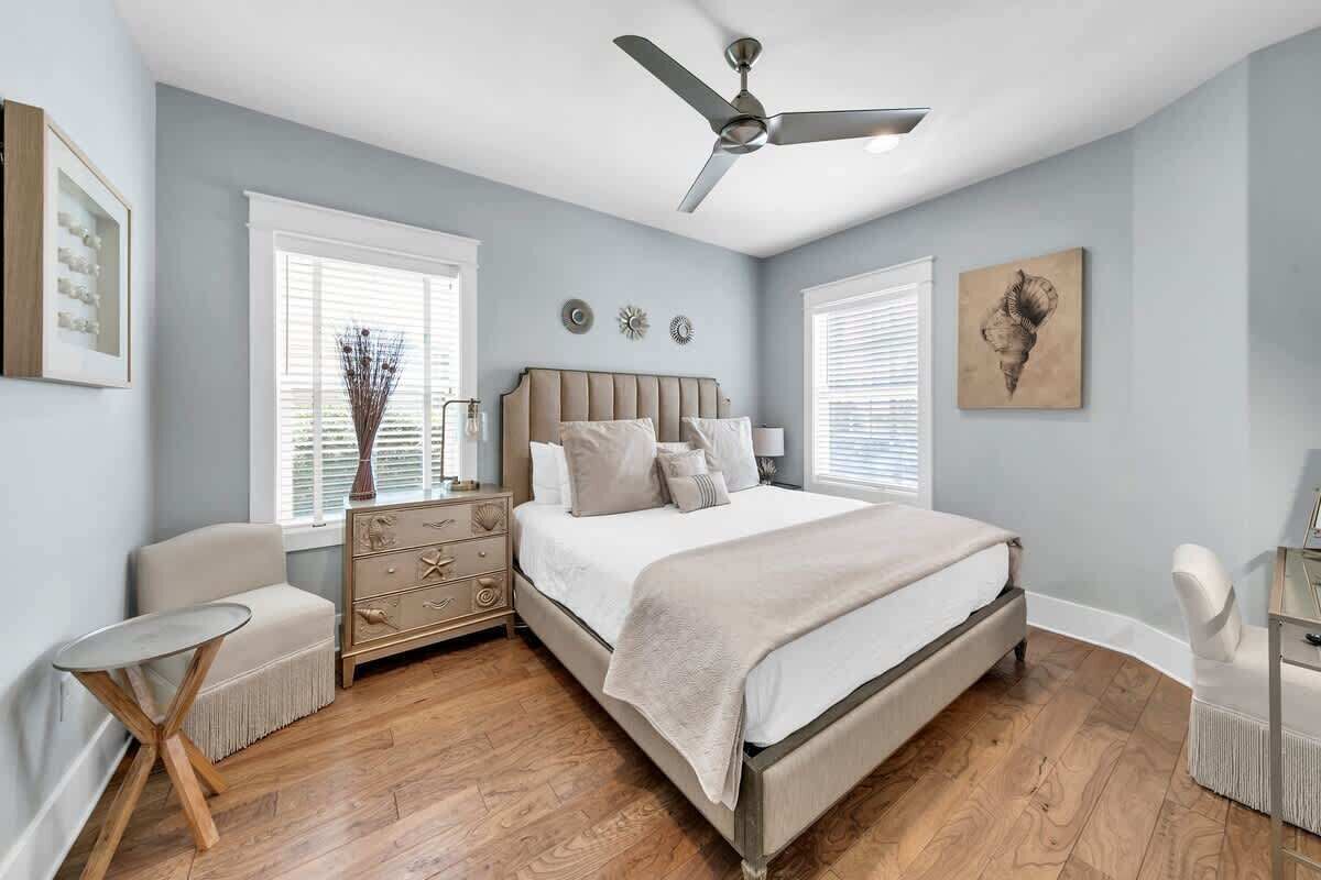 6 bedrooms, desk, iron/ironing board, free WiFi