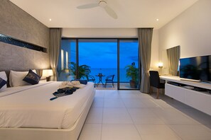 5 bedrooms, premium bedding, in-room safe, individually decorated - Beach View Villa (Koh Samui)
