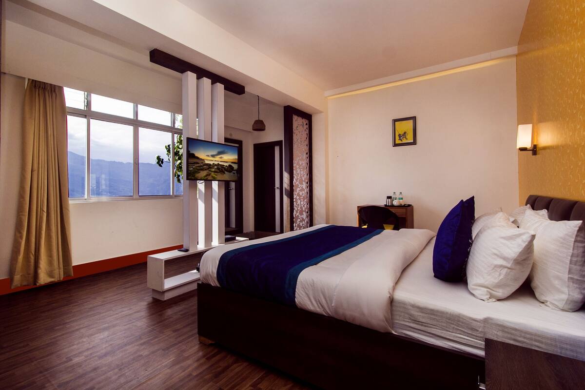 Premium bedding, rollaway beds, free WiFi