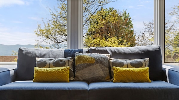 Condo, 3 Bedrooms | Interior