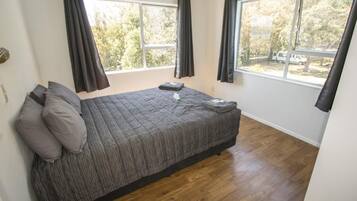 Seaview Motel - Two Bedroom | Iron/ironing board, cots/infant beds, WiFi