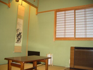 Japanese Style Room for 1 Guest with 4.5 Tatami | Desk, iron/ironing board, free WiFi - Murataya Ryokan (Kanazawa)