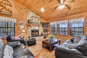 Cabin, 1 Bedroom | Living room - Inspiration Point 1 Bedroom 1 Bathroom Cabin (Sevierville)