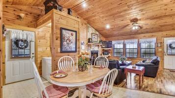 Cabin, 1 Bedroom | Private kitchen | Fridge, oven, stovetop, coffee/tea maker