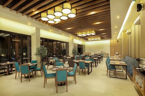 Breakfast, lunch, dinner served; local and international cuisine