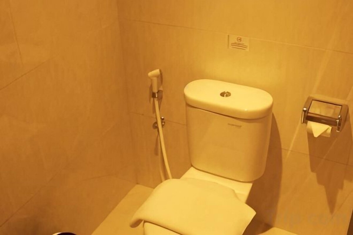 Shower, free toiletries, slippers, towels