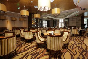 3 restaurants servant le petit déjeuner