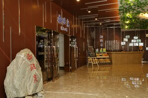 3 restaurantes; se sirven desayunos