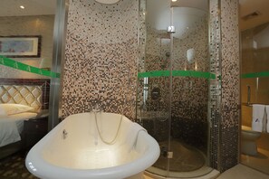 Suite Confort | Baño | Ducha, artículos de higiene personal gratuitos y secador de pelo