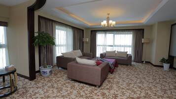 Premium Suite | Living area | Flat-screen TV