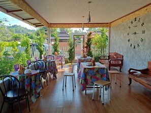 Daily local cuisine breakfast for a fee