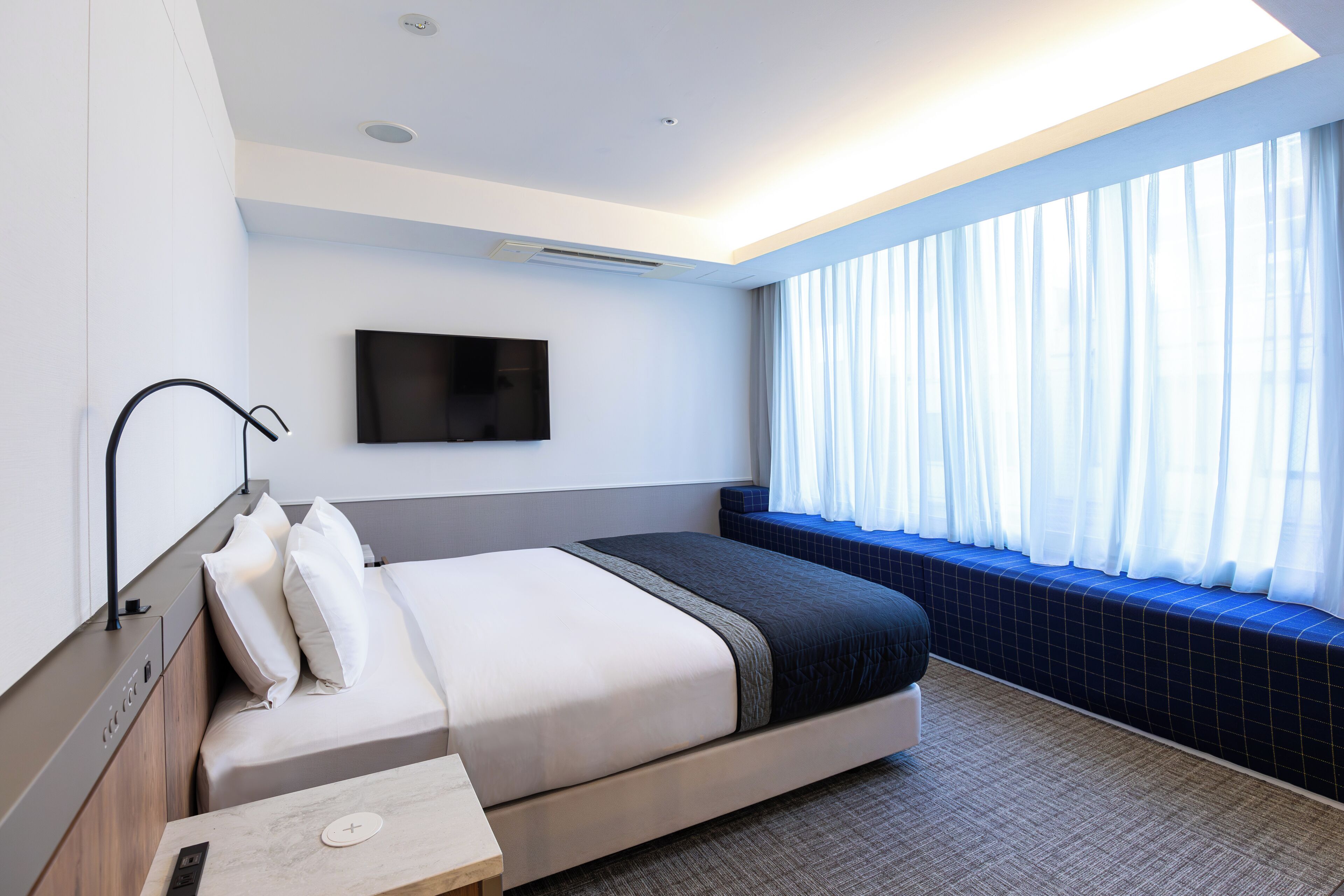 deluxe double room, 1 queen bed, non smoking | 1 bedroom, premium bedding, down duvets, in-room safe