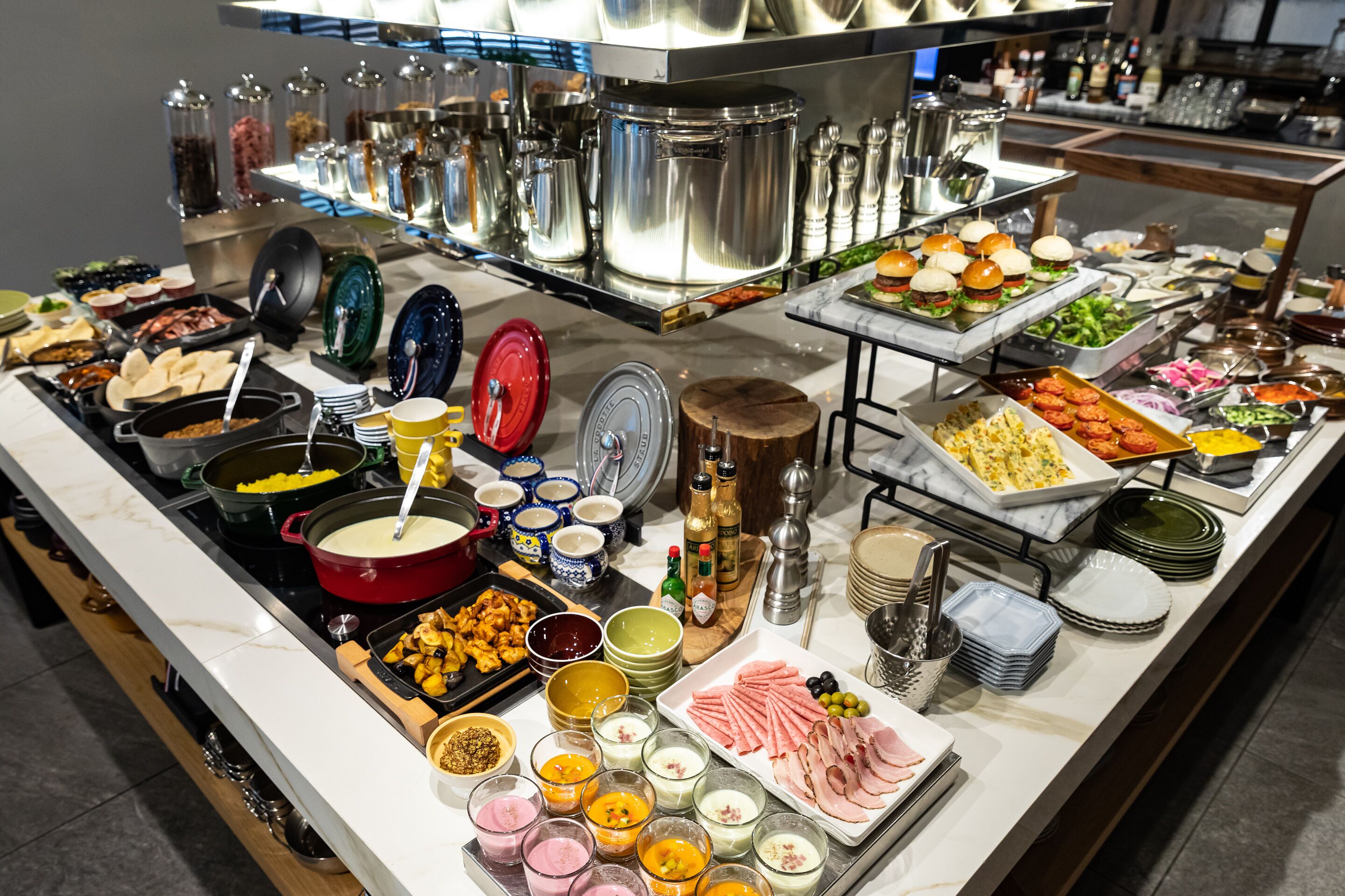 Päivittäinen buffetaamiainen (2000 JPY per henkilö)