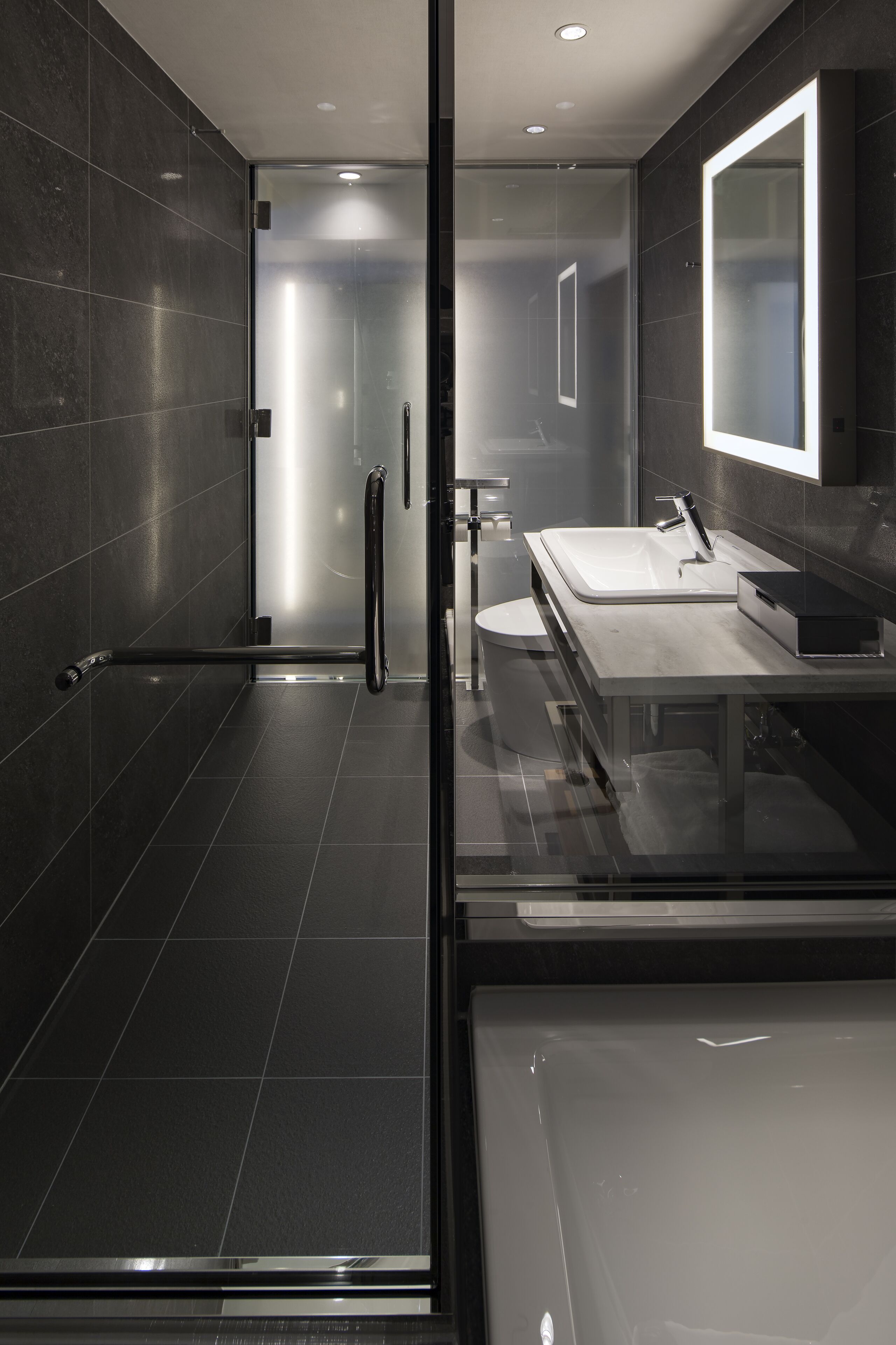 deluxe double room, 1 queen bed, non smoking | bathroom | designer toiletries, hair dryer, slippers, bidet