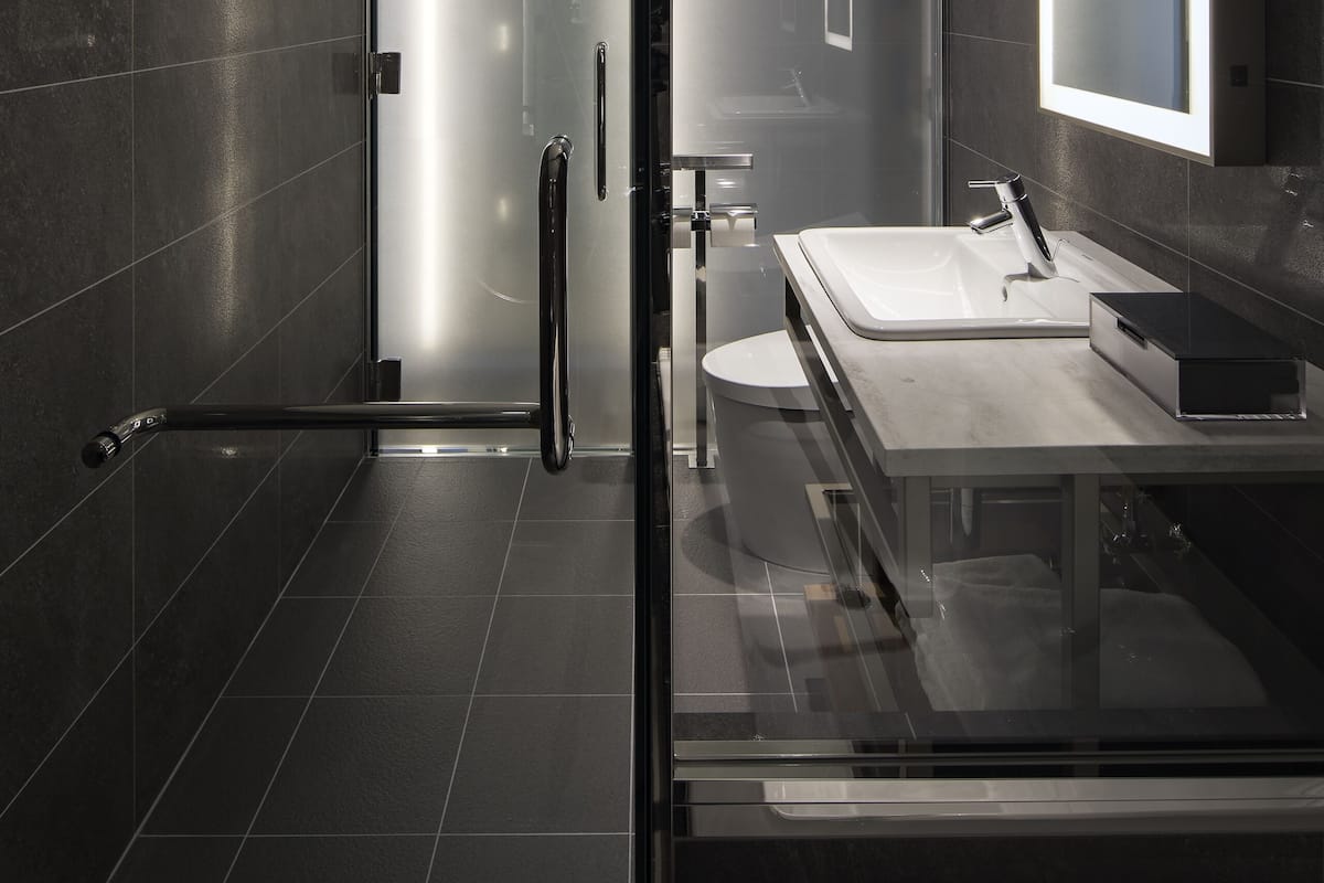 deluxe double room, 1 queen bed, non smoking | bathroom | designer toiletries, hair dryer, slippers, bidet
