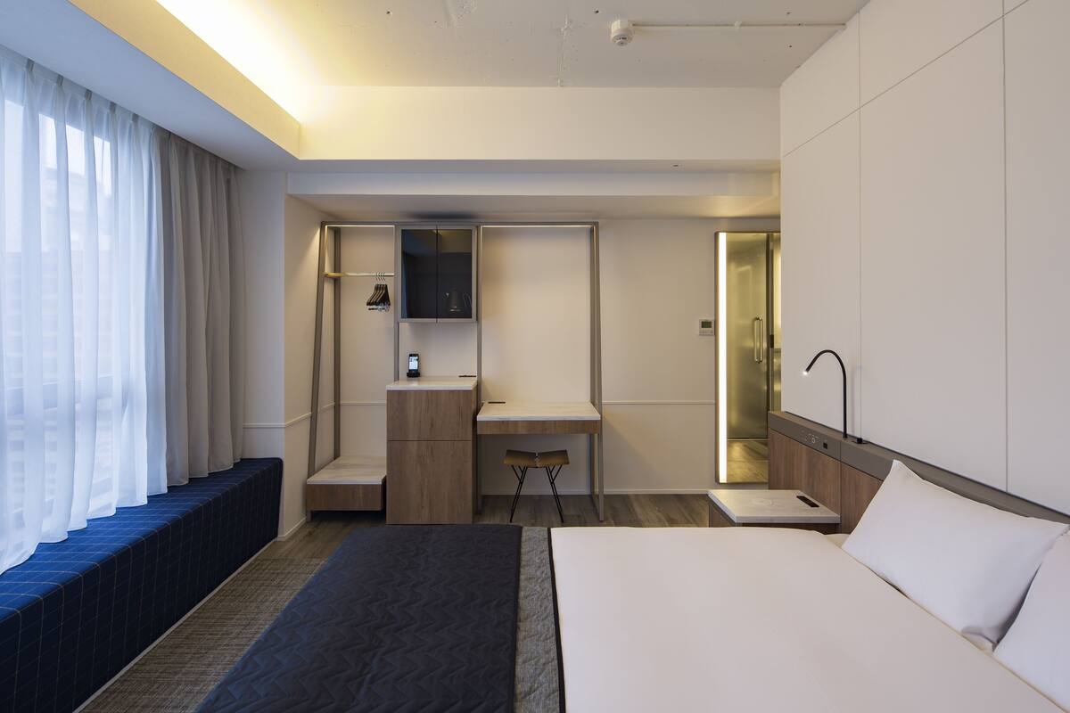 1 bedroom, premium bedding, down comforters, in-room safe
