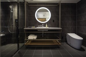 Deluxe Twin Room, 2 Double Beds, Non Smoking | Bathroom | Designer toiletries, hair dryer, slippers, bidet