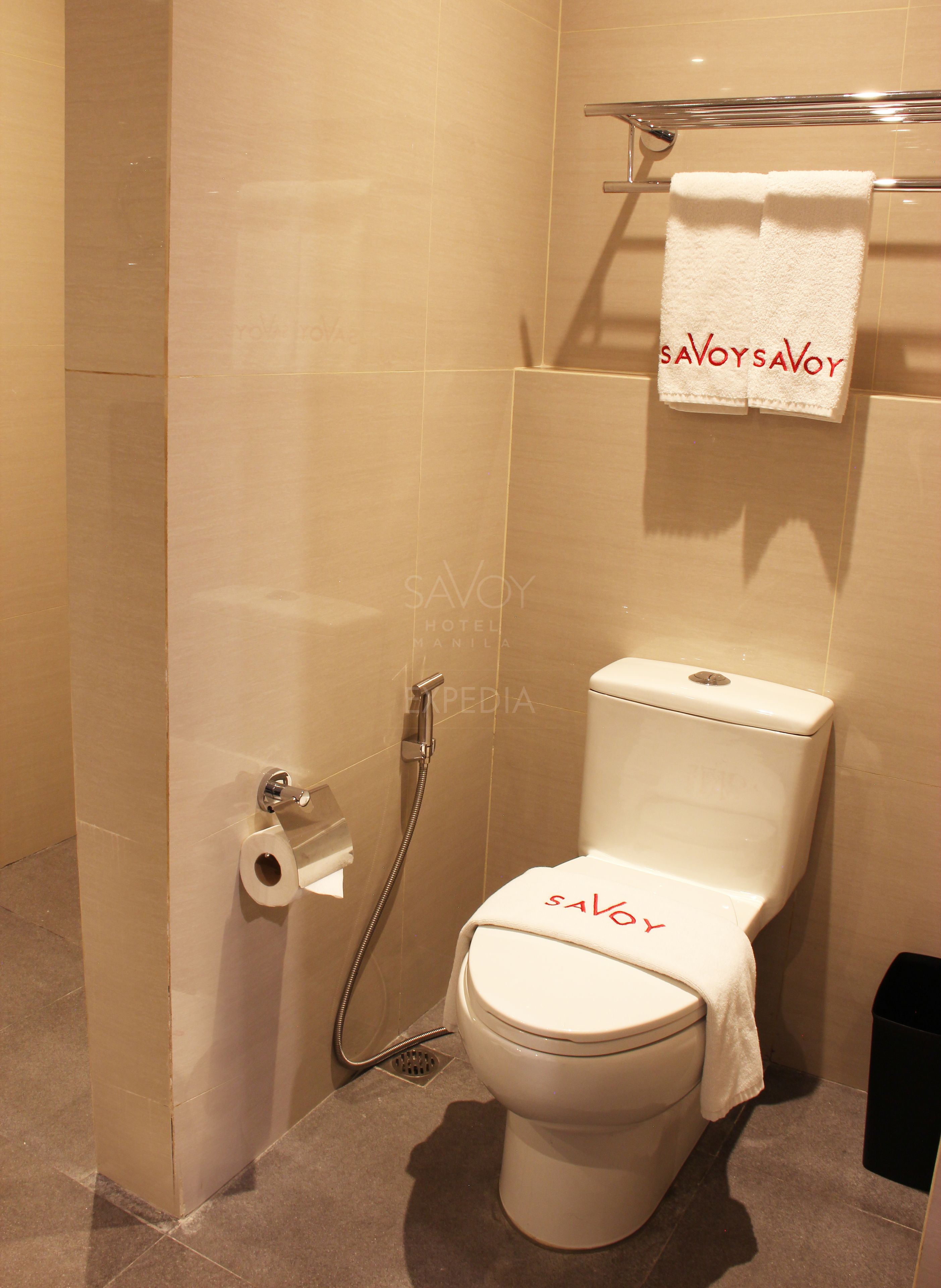 1 bedroom suite with living room | bathroom | shower, eco-friendly toiletries, hair dryer, slippers