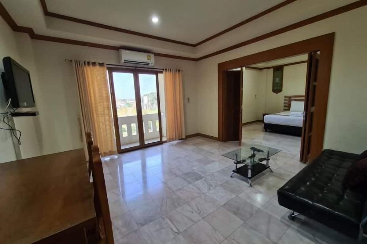 Rollaway beds, free WiFi, wheelchair access