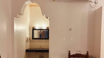 Superior Room, Partial Sea View | In-room safe, desk, soundproofing, rollaway beds