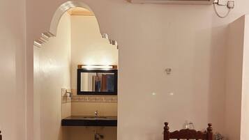 Superior Room, Partial Sea View | In-room safe, desk, soundproofing, rollaway beds