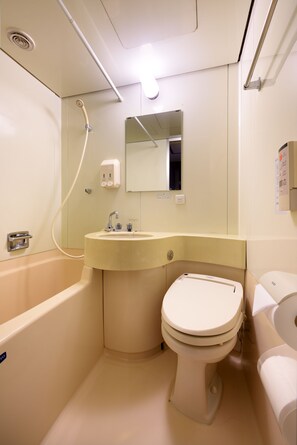Combined shower/bathtub, deep-soaking bathtub, free toiletries - Morioka New City Hotel (Morioka)