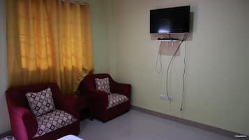 Room with 2 Queen Beds | Living area