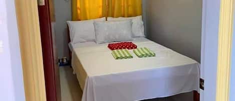 Chambre simple économique, 1 chambre | AccÚs au Wi-Fi (inclus), literie fournie