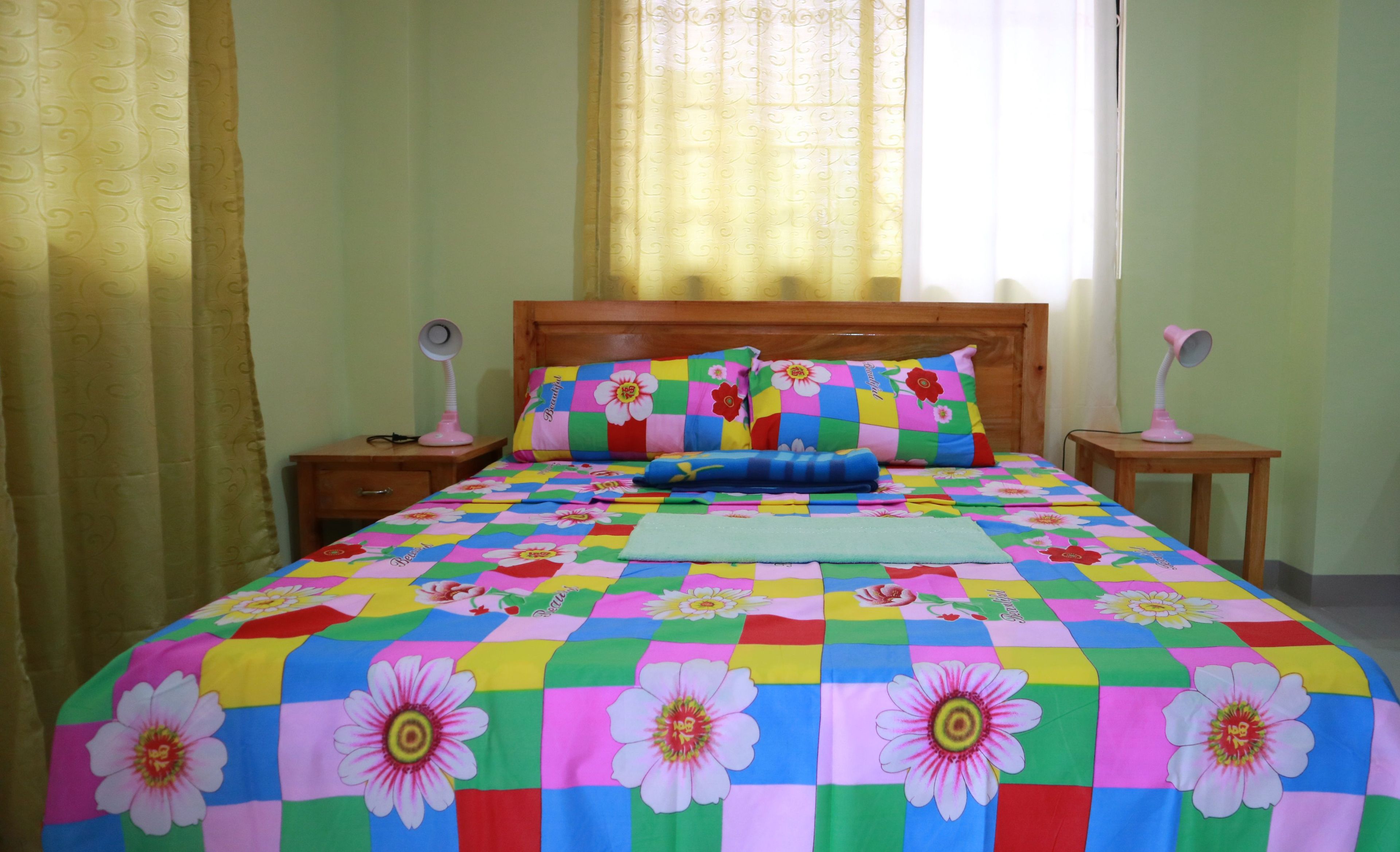 Rom (with 2 Queen Beds) | Wi-fi (inkludert) og sengetøy