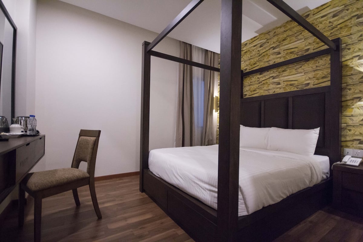 Standard-Doppelzimmer, ohne Fenster | Schreibtisch, Bügeleisen/Bügelbrett, kostenlose Babybetten