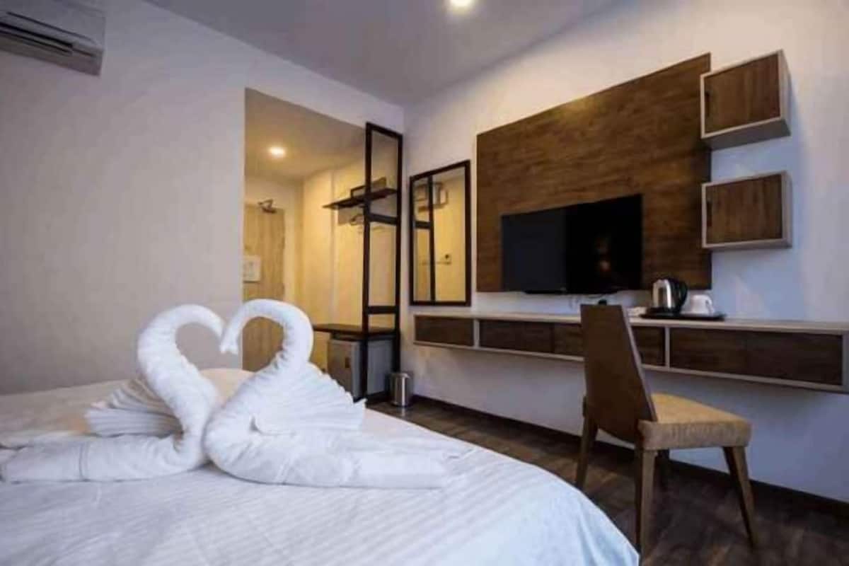 Desk, iron/ironing board, free cots/infant beds, rollaway beds