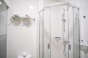 Doppelzimmer | Dusche im Bad