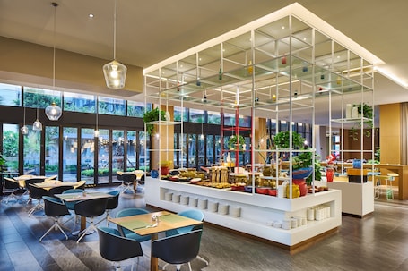 Se sirven desayunos, almuerzos y cenas. Days Hotel by Wyndham Haikou Meilan Airport