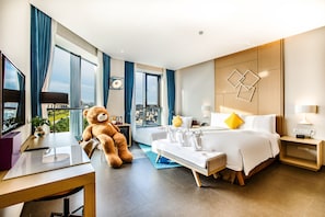Family Room | In-room safe, desk, blackout curtains, soundproofing - Days Hotel by Wyndham Haikou Meilan Airport (Haikou)