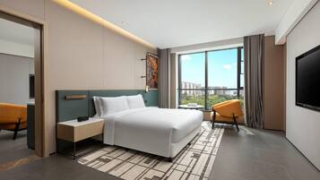 Business Suite, 1 King Bed, Non Smoking