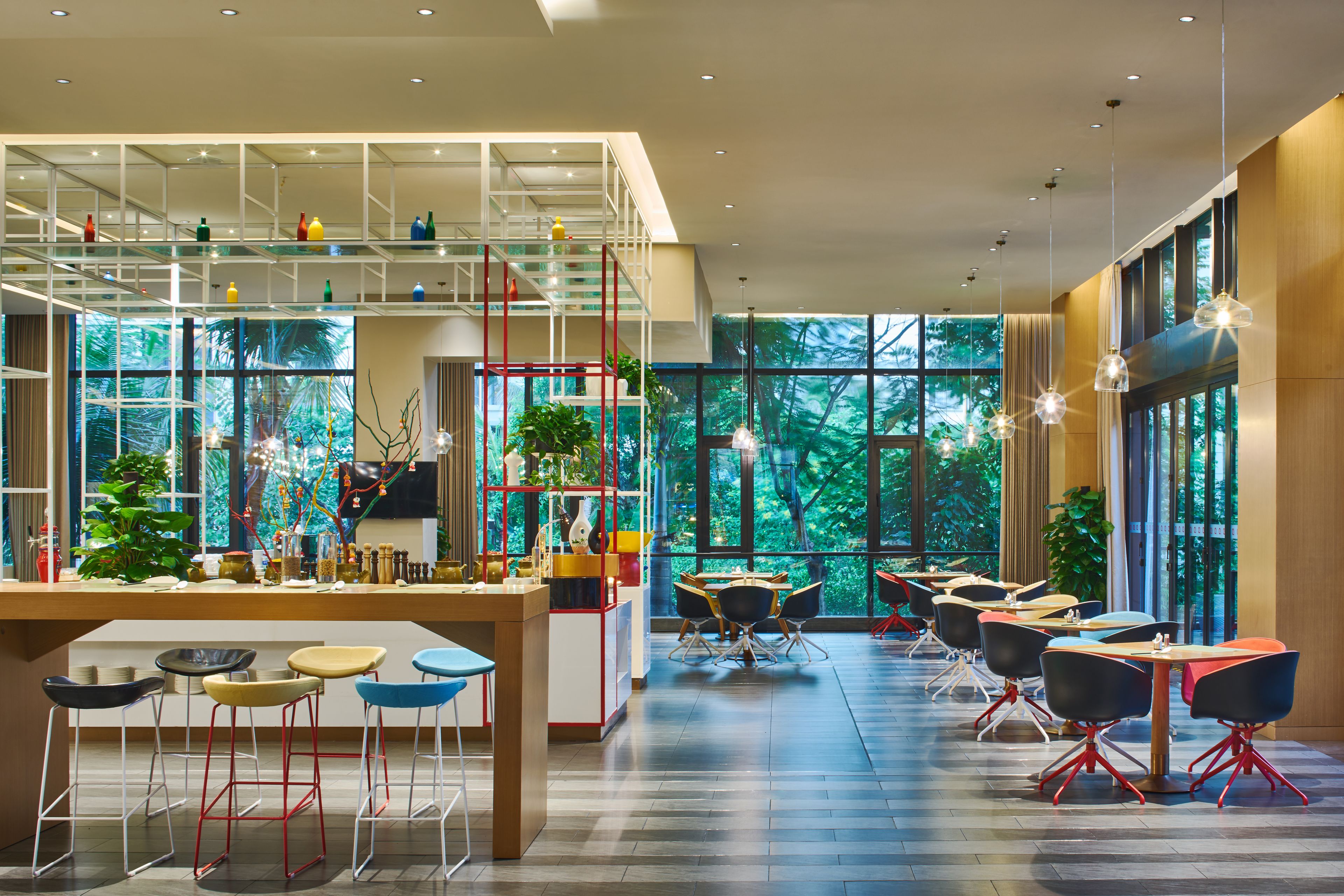 breakfast, lunch, dinner served; international cuisine