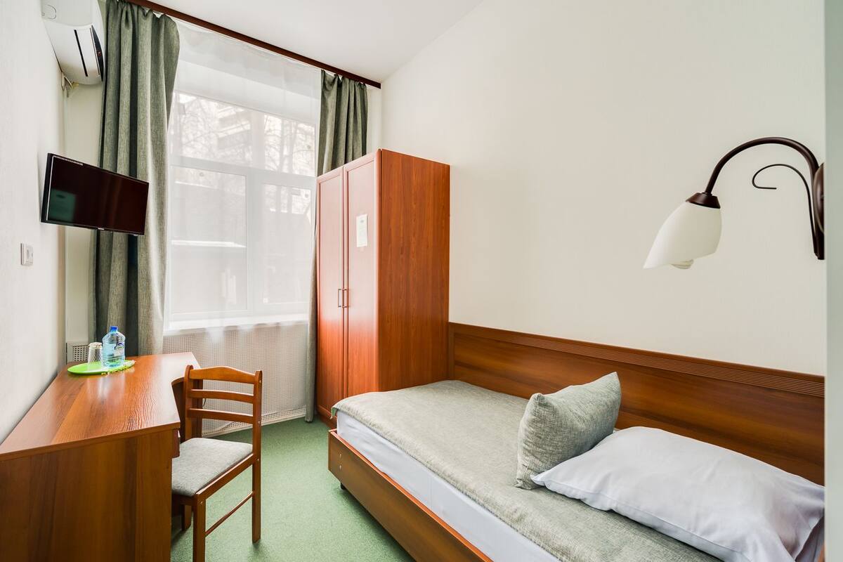 In-room safe, soundproofing, iron/ironing board, free WiFi