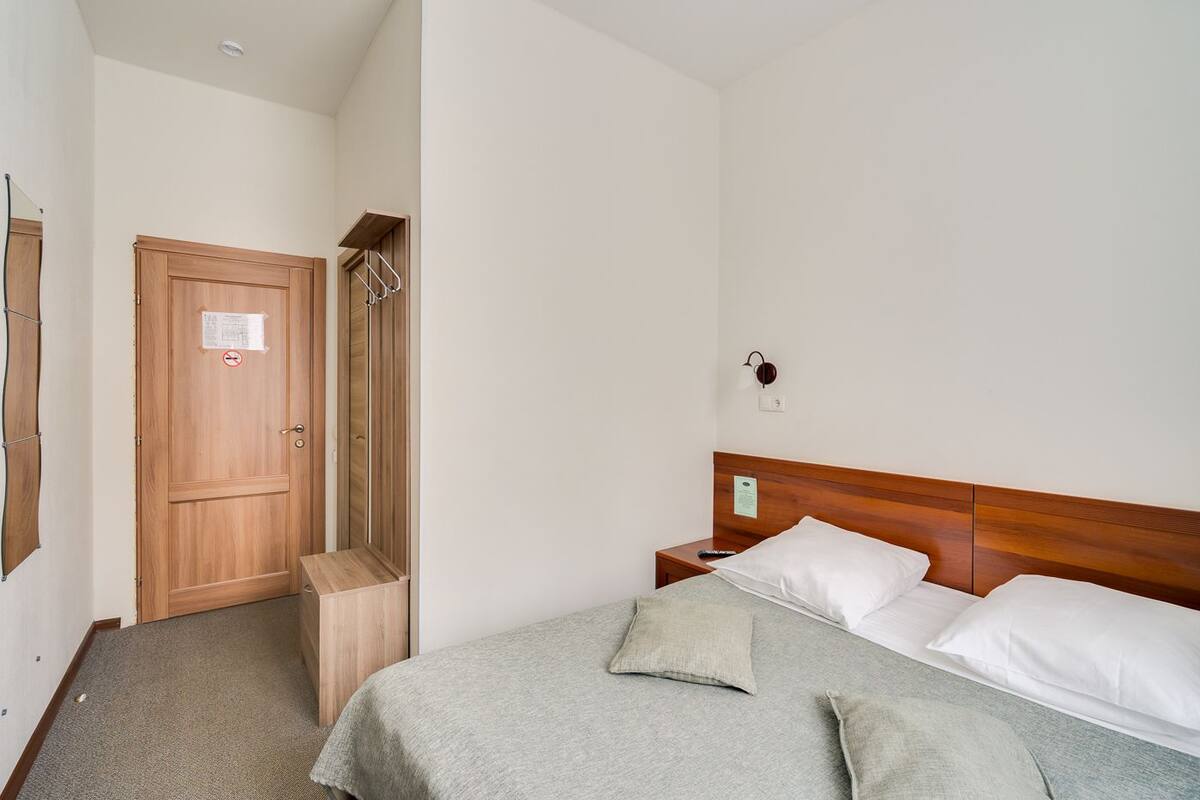 In-room safe, soundproofing, iron/ironing board, free WiFi