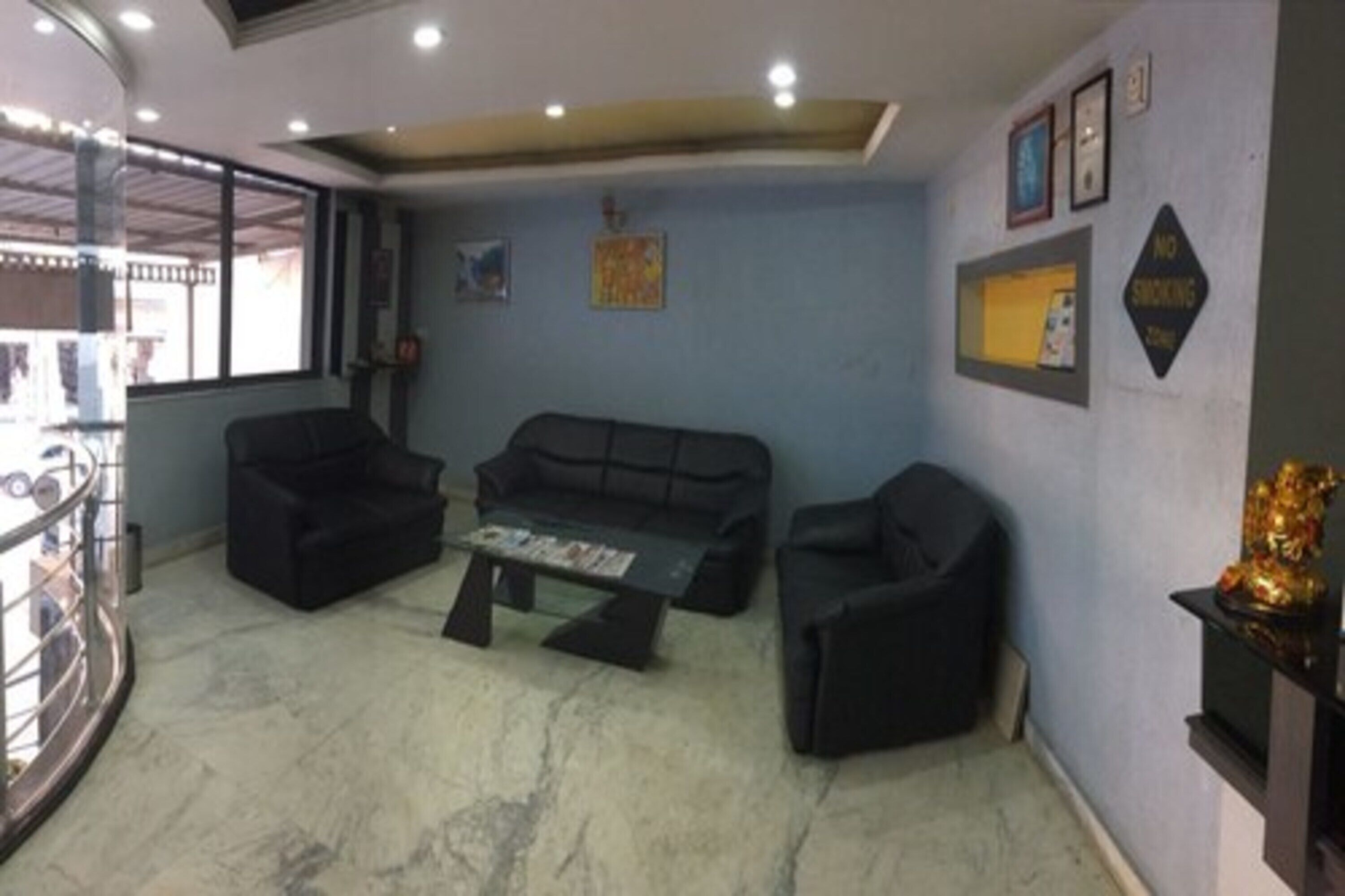 LCD TV, pay films