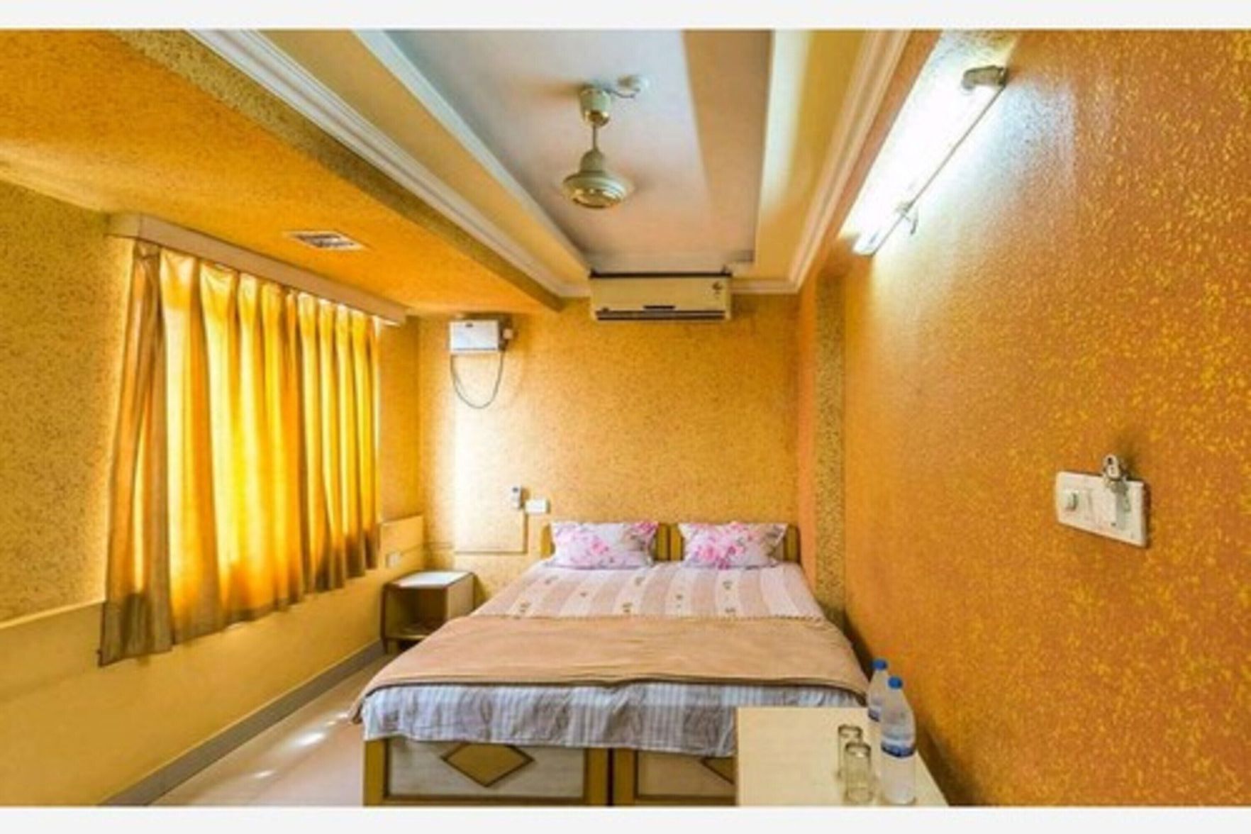 1 bedroom, in-room safe, desk, soundproofing