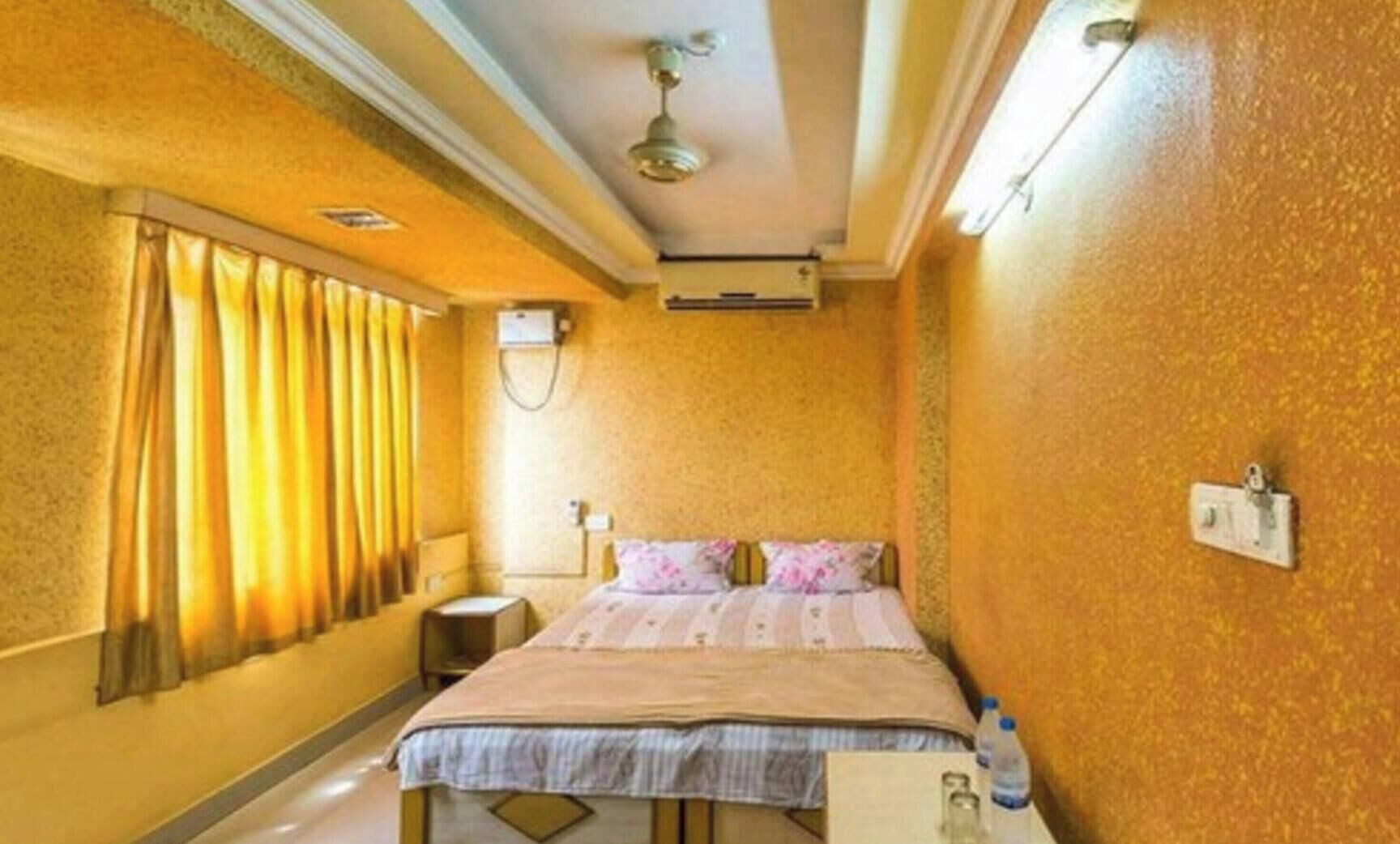 1 bedroom, in-room safe, desk, soundproofing