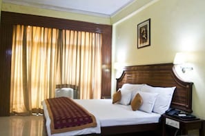 Standard Double or Twin Room | 1 bedroom, individually decorated, individually furnished, desk