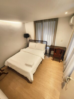 Phòng Tiêu chuẩn, 1 giường cỡ queen, quyền sử dụng Club Lounge | Khu vực làm việc phù hợp cho laptop 