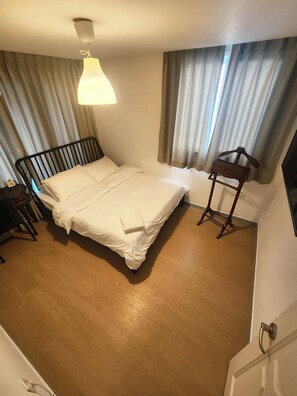 Phòng Tiêu chuẩn, 1 giường cỡ queen, quyền sử dụng Club Lounge | Khu vực làm việc phù hợp cho laptop 