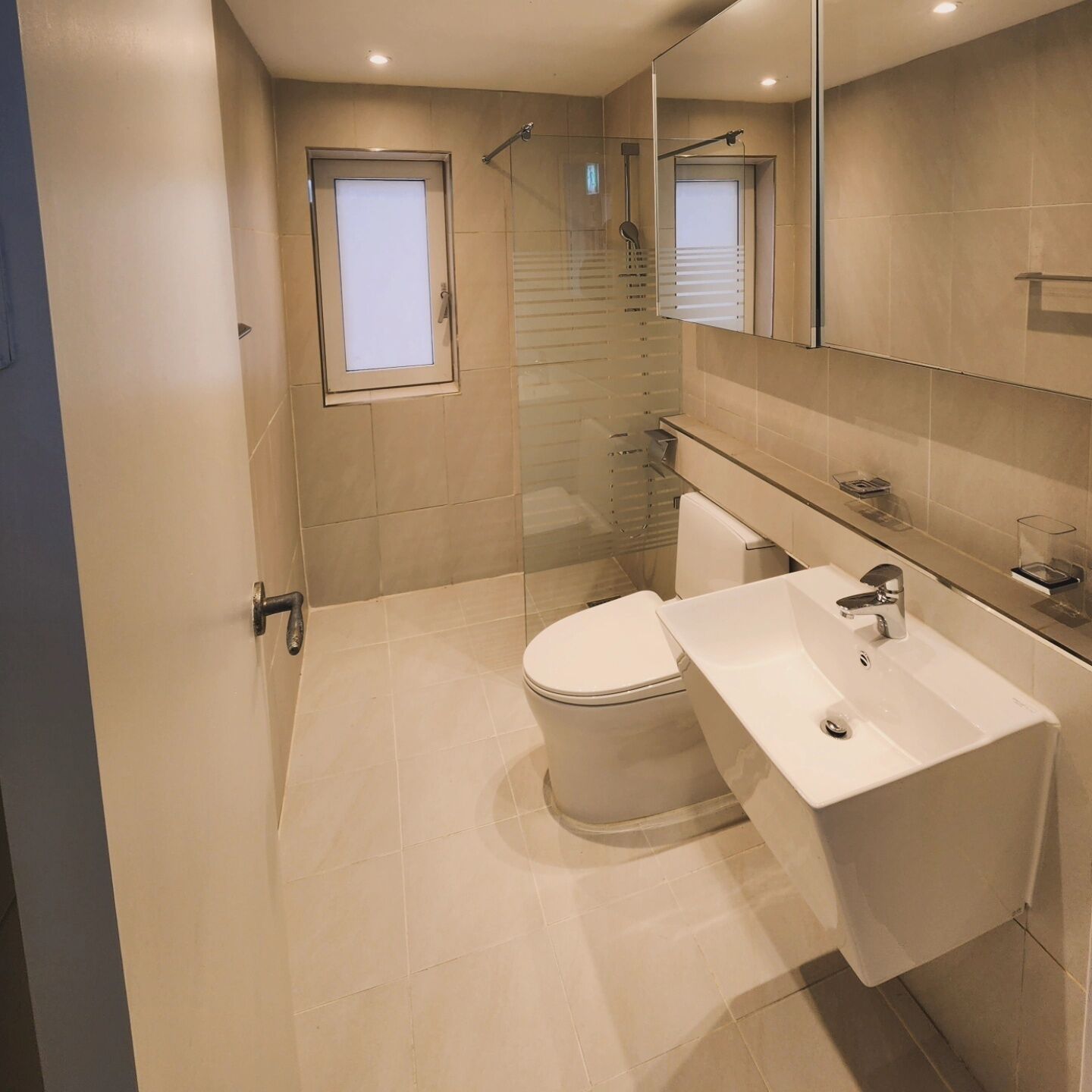 Standardværelse - 1 queensize-seng - adgang til Club-lounge | Badeværelse | Bruser, gratis toiletartikler, hårtørrer, håndklæder