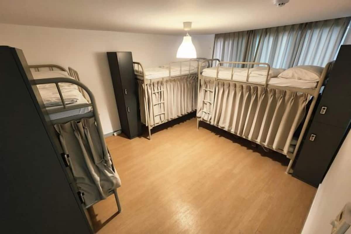 Laptop workspace, WiFi (free), bed sheets