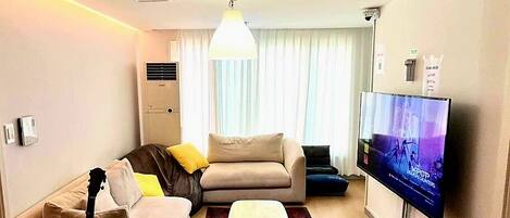 Televisión de pantalla plana, Netflix y piso con calefacción